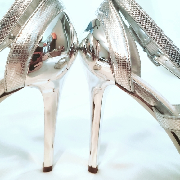 Gianni Bini Silver Rhinestone Sandals 7.5 - Picture 5 of 15